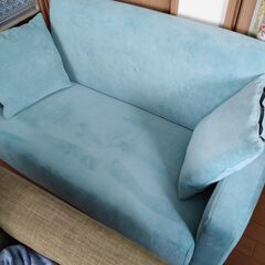 【ネット決済】二人掛けソファー　使用期間4ヶ月とても綺麗で可愛い...
