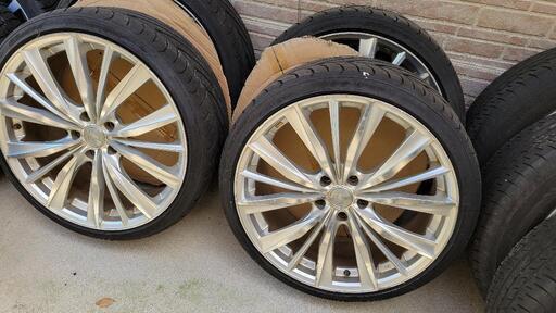 レオニス20インチ 8.5J+52 22535R20