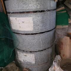 トタン製の大型米びつ