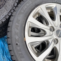 購入者決まりましたので購入しないで下さい！スタッドレスタイヤ付アルミ4本セット　21年度製造タイヤ　バリ溝