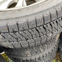 購入者決まりましたので購入しないで下さい！スタッドレスタイヤ付アルミ4本セット　21年度製造タイヤ　バリ溝
