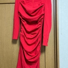 赤タイトドレス