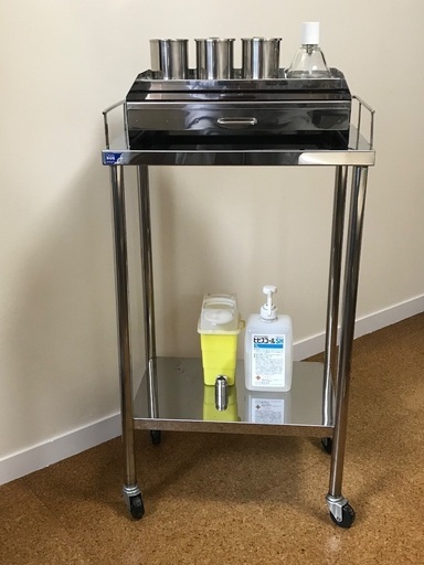 鍼灸・マッサージ治療院の電動昇降マッサージベッド・備品一式をお譲り