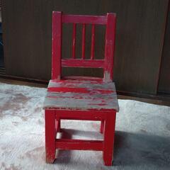 レトロな赤い木製　椅子