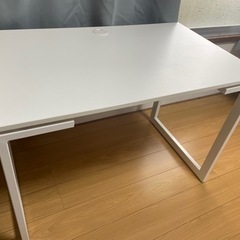 白いワークデスク　テーブル　机　高さ72センチ
