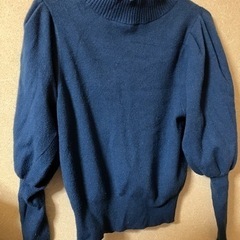 青のセーター