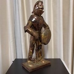 【無料】金属製の騎士の立像