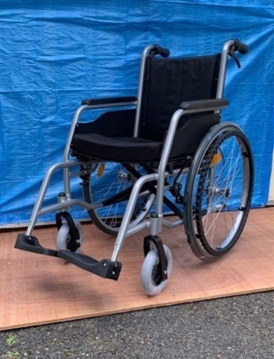 本日限り限定価格！2/17までの出品！　頑丈車椅子【新品】折り畳み式　パンクレスタイヤ 耐荷重130kg