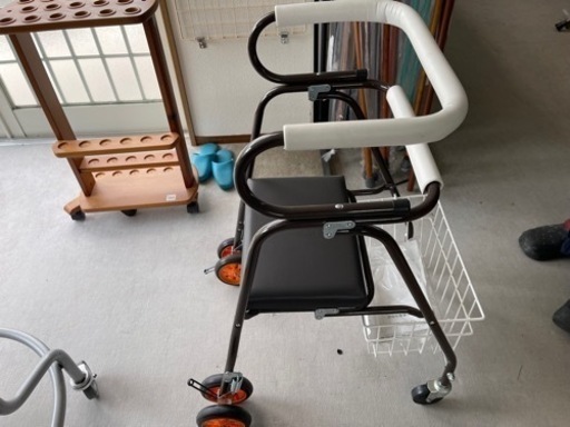 シルバーカー おしゃれ 歩行車 (手押し車 歩行器 介護 歩行補助 折りたたみ 介護 シルバー カー) 介護用品