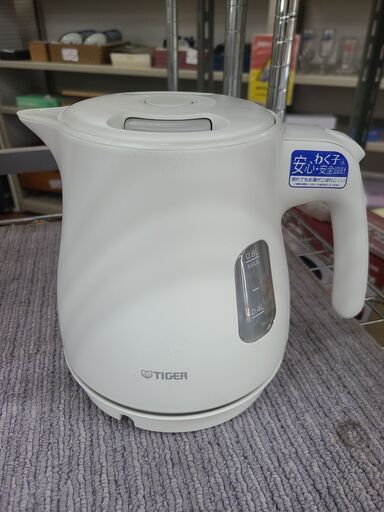 【リサイクルショップどりーむ天保山店】●2149●　タイガー　電気ケトル　2018年製　容量MAX０.８L　マットホワイト　PCM-A080　倒れてもこぼれにくい安全設計♪