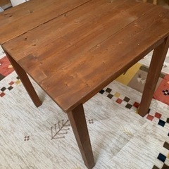 木製テーブル　机