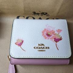 【ネット決済・配送可】新品　COACH　コーチ　花柄のミニ財布　...