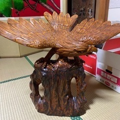 木彫りの鷲　鷹