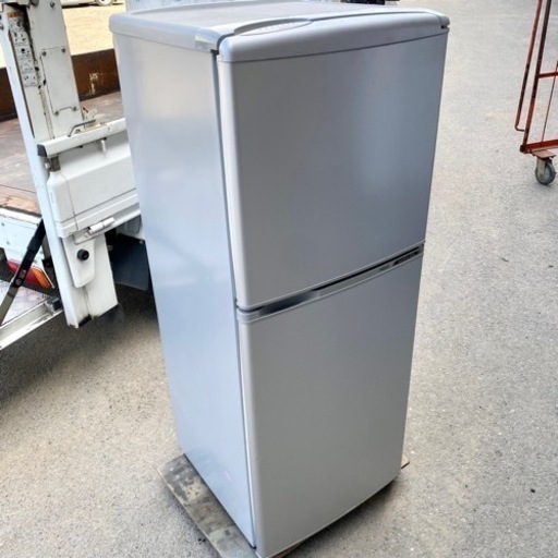 ☆★2016年製 AQUA アクア 冷凍冷蔵庫 140L 2ドア 取り扱いしやすいサイズ♪★☆