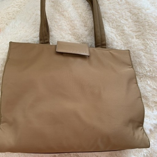 PRADAナイロントート