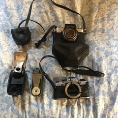 値下げしました❗️昭和の古いカメラ 2台 ストロボ2個 
