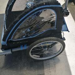 自転車を装着するベビーカ。