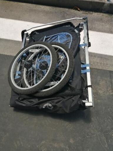 自転車を装着するベビーカ。
