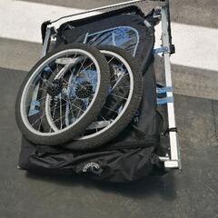 自転車を装着するベビーカ。