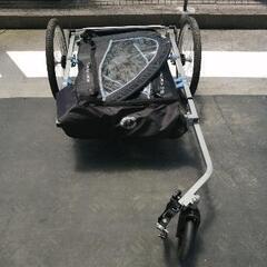 自転車を装着するベビーカ。