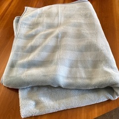 【まだまだ使えます‼️】ベッドカバー/敷き毛布（セミダブル、水色）