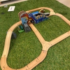 列車、レール、恐竜大集合