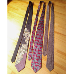 シルク製のネクタイ3本セットをお譲り致します。