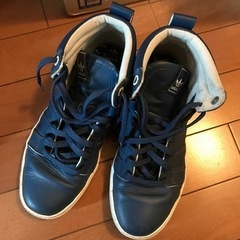 値下げしました　adidasシューズ　24.5〜25