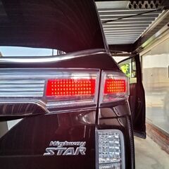 E52 エルグランド　テールランプ