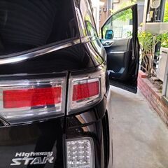 E52 エルグランド　テールランプ