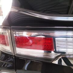 E52 エルグランド　テールランプ