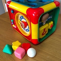 アンパンマン　いたずらボックス　知育玩具　型はめ　おもちゃ箱