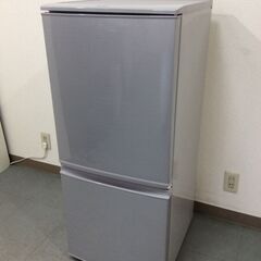 （5/8受渡済）YJT2606【SHARP/シャープ 2ドア冷蔵庫】美品 2018年製 SJ-D14C-S 家電 キッチン 冷蔵冷凍庫 右開き 137L