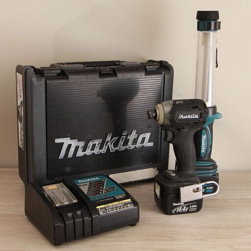 makita マキタ 充電式インパクトドライバー 14.4V TD137D ML184 ワークライト 現状品 バッテリー2個 (D4382nxY)