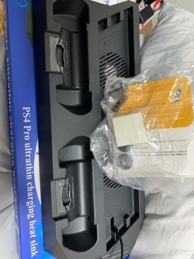 PS4 PRO(HDD 1TB) + クーラーです。