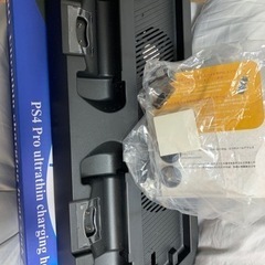 PS4 PRO(HDD 1TB) + クーラーです。