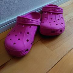 Crocsサンダル