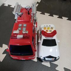パトカーと消防車。お話し中