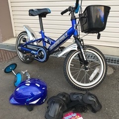 補助輪付き、子ども、自転車。