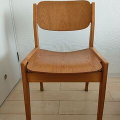 木製椅子1つ