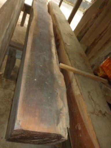 ケヤキ 無垢材 4m×39センチ×35センチほど 2本 引取り ケヤキ 無垢材 4m×39センチ×35センチほど 2本 引取り