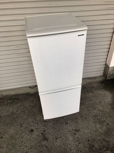 SHARP 冷凍冷蔵庫 137L SJ-D14E-W 2019年製です。