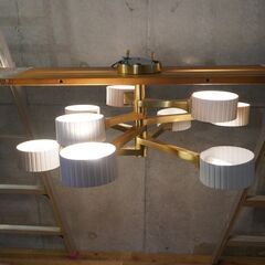 IDC OTSUKA(大塚家具)取り扱いのPEDRET (ペドレット)社のシャンデリア、シーリングPED-1733/6+3です。白い磁器に反射する柔らかな光が美しい照明はお部屋をエレガントな空間に。CD403