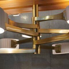 IDC OTSUKA(大塚家具)取り扱いのPEDRET (ペドレット)社のシャンデリア、シーリングPED-1733/6+3です。白い磁器に反射する柔らかな光が美しい照明はお部屋をエレガントな空間に。CD403