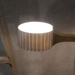 IDC OTSUKA(大塚家具)取り扱いのPEDRET (ペドレット)社の3灯シャンデリア PED-1733/3です。白い磁器に反射する柔らかな光が美しい照明はお部屋をエレガントな空間に。CD404