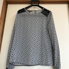 ★LAURA ASHLEY★肩と袖の装飾がポイントの涼しげブラウス