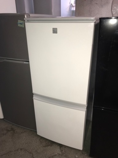 取引場所　南観音　V2205-127 SHARP 冷凍冷蔵庫 SJ-14E6-KW 2019年製【強烈なニオイ残りあり】