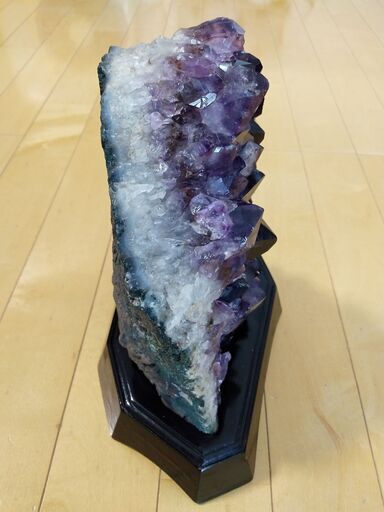 アメジスト 約20cm 木製台座付き アメジストドーム 4.9Kg 木製台座付を販売／PAX