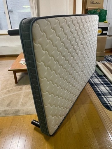 セミダブルベッド　使用半年　¥5000