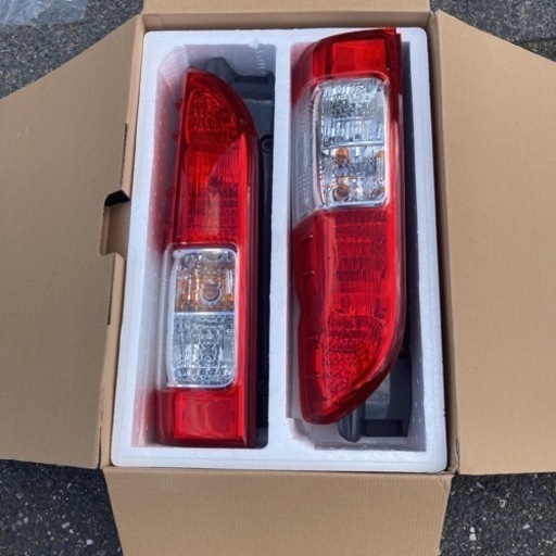 200系ハイエース 純正テールランプ トヨタ TOYOTA 200系ハイエース